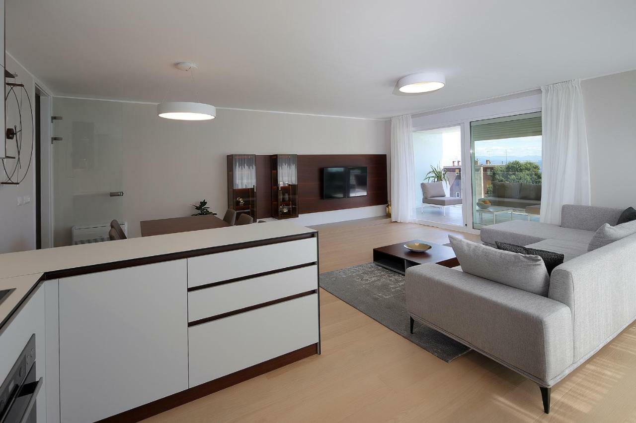 Stylish Apartment 100 M From The Beach Opatija Exterior foto